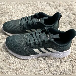 NEW ADIDAS WOMENS SNEAKERS SIZE 7 NIKE RUNNING SHOE SLIGTLY WORN WORKOUT SHOE